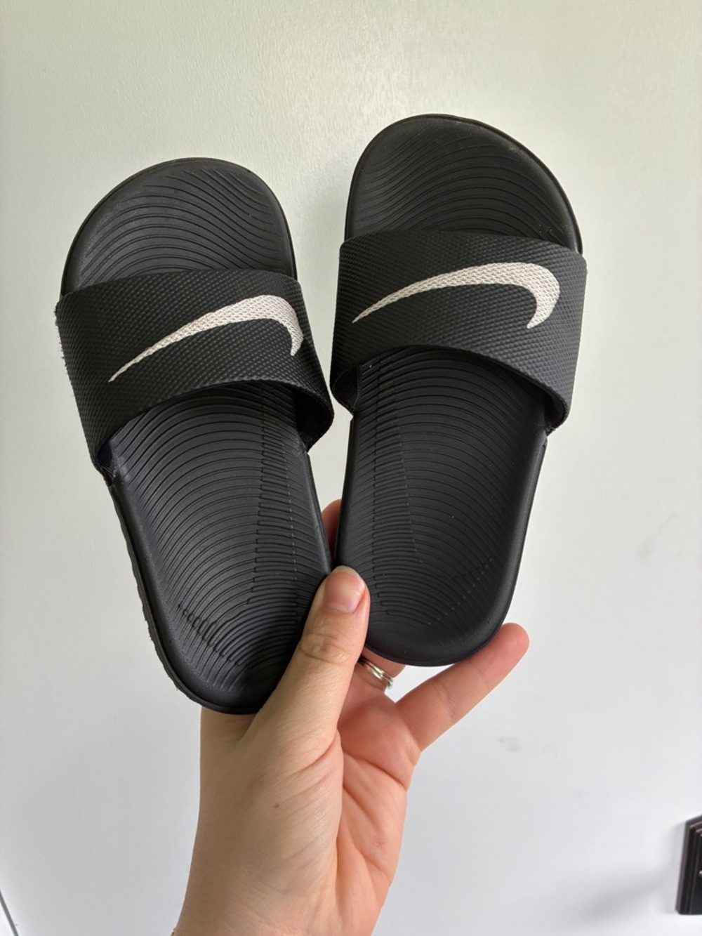 Nike Kawa Black slide Sandals kids size 11